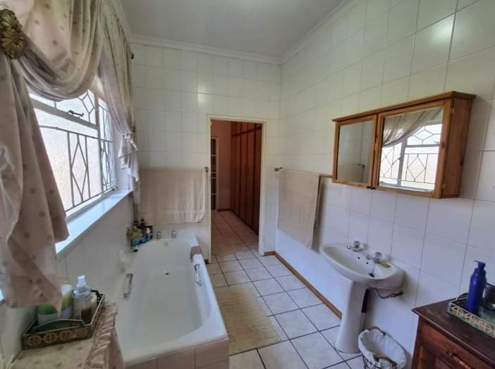 6 Bedroom Property for Sale in Roodewal Free State